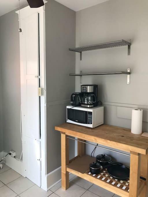 Bright, Clean, Private. In The Heart Of Downtown! Parking, Wi-Fi And Netflix Included Appartement Ottawa Buitenkant foto