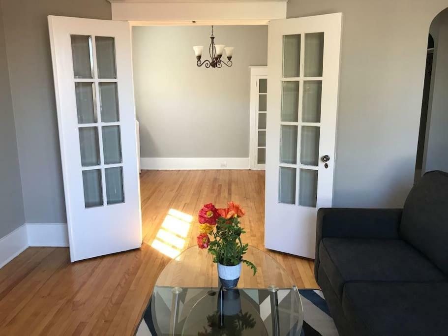 Bright, Clean, Private. In The Heart Of Downtown! Parking, Wi-Fi And Netflix Included Appartement Ottawa Buitenkant foto