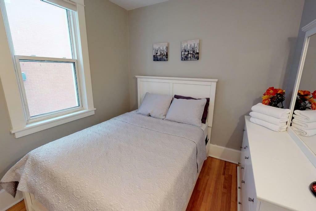 Bright, Clean, Private. In The Heart Of Downtown! Parking, Wi-Fi And Netflix Included Appartement Ottawa Buitenkant foto