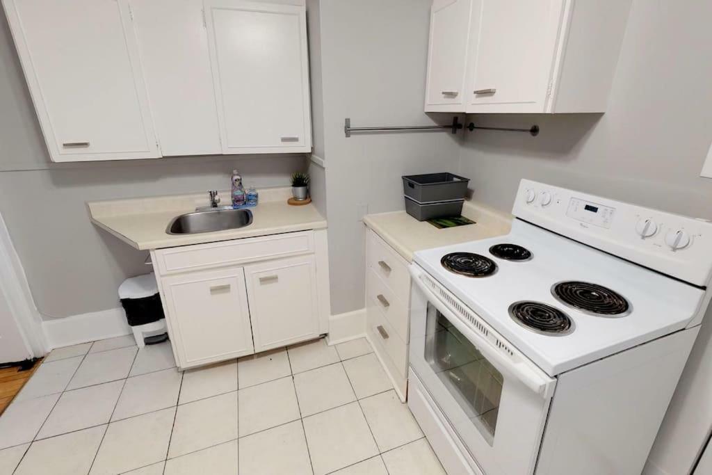 Bright, Clean, Private. In The Heart Of Downtown! Parking, Wi-Fi And Netflix Included Appartement Ottawa Buitenkant foto